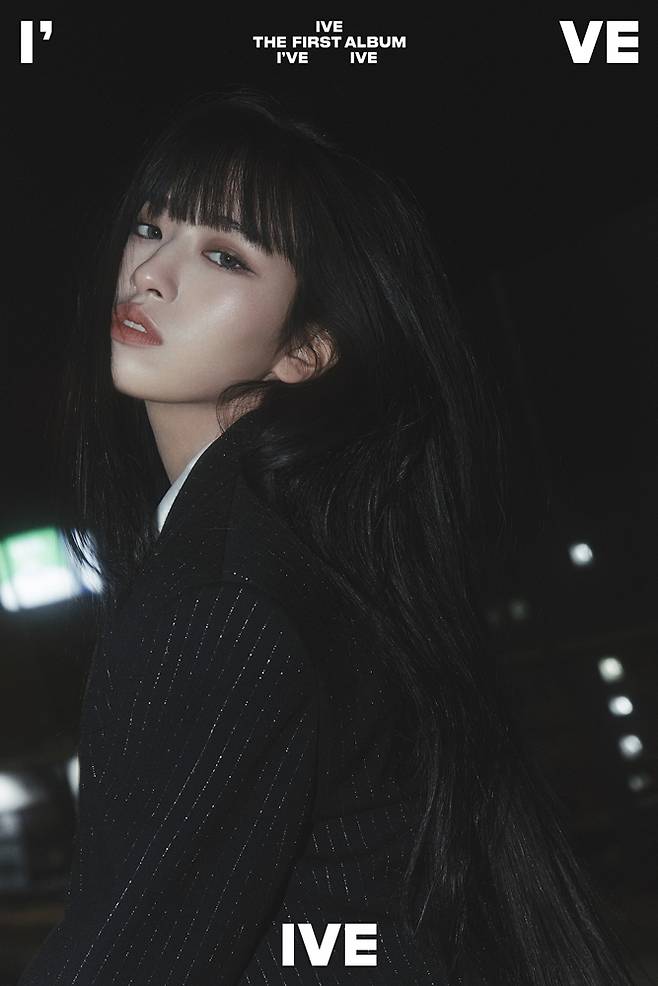 IVE released its first full-length album Ive IVE (Ive IVE) concept photo through the official SNS channel.First, leader Ahn Yu-jin emphasized chic with dark smokey, MLBB lip make-up, and long black hair. He gazed at the camera with his languid but intense eyes and also showed charisma.In autumn, he showed a concept craftsman who also wears a wide-sleeved white shirt and a black tie-manic Stadium ring. The yellow light also reminds me of the glow of the name Autumn.Liz catches the eye of the viewer with a big eye that emphasizes under eyelashes and catches the eye of the viewer at once.The youngest, Seo-yool Lee, is staring at the camera with a calm but clear eye with one hand on his chin. Without any accessories, he just showed a brilliant presence with a combination of black and white.IVEs popular gust proved to be an objective figure early on before the comeback. The premiere song Kitch achieved Perfect Orchid by recording the first place in real time and daily on the sound source site on the 3rd of midnight.Melon, Genie, and Bucks, as well as the YouTube Music Domestic Weekly Chart (Korea Top 100 Weekly).IVE will make a surprise comeback with Ive IVE at 6 p.m. (KST) on the 10th.