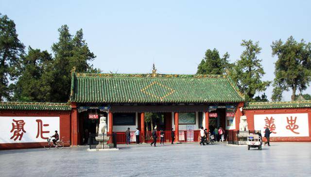 뤄양의 관림 대문. ⓒ최종명