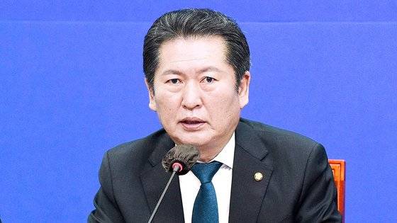 성추행 및 학폭 논란에 빠진 정청래 더불어민주당 의원. 김경록 기자