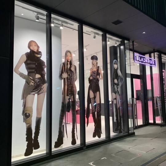 블랙핑크의&nbsp;일본 도쿄돔 콘서트를 앞두고 시부야 미야시타 파크에서 10일까지 문을 여는 팜업스토어의 모습.&nbsp;YG엔터테인먼트 제공