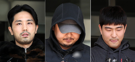 Three suspects in the Gangnam kidnap-murder case appear before the press for the first time while being referred to the prosecution on Sunday after their identities were disclosed by police on Wednesday. From left, Lee Kyeong-woo, Hwang Dae-han and Yeon Ji-ho [NEWS1]