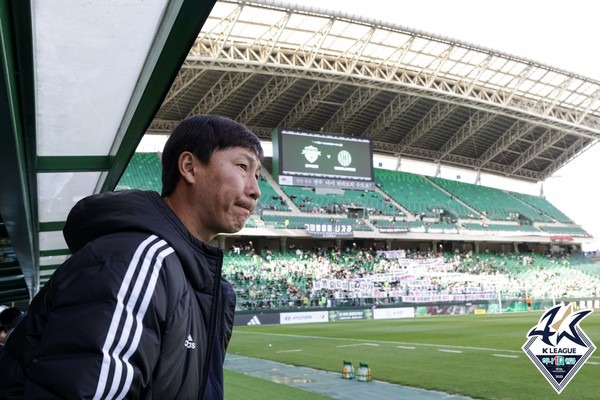 김상식 감독(전북현대). 한국프로축구연맹