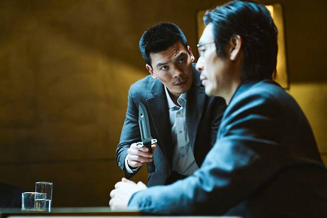 중소기업 대표인 신 상사가 MK엔터를 지적한다. “우리 차민규 대표님께서도 같이 규칙을 어기신 건 아닌가. 이런 합리적인 의심이 듭니다.” /사진 제공=넷플릭스