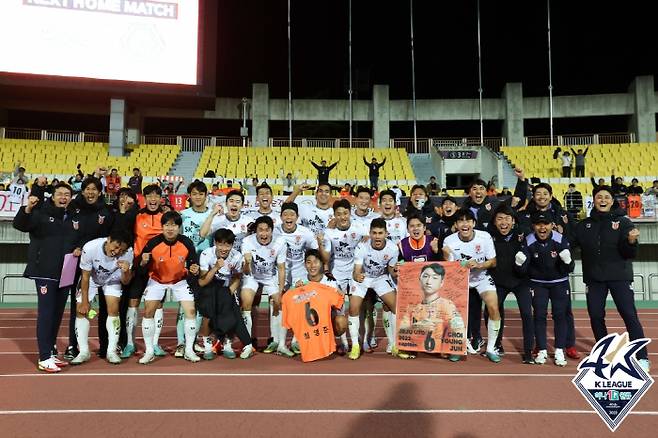 ◇'주장' 최영준과 함께한 시즌 첫 승리 세리머니. 사진제공=한국프로축구연맹