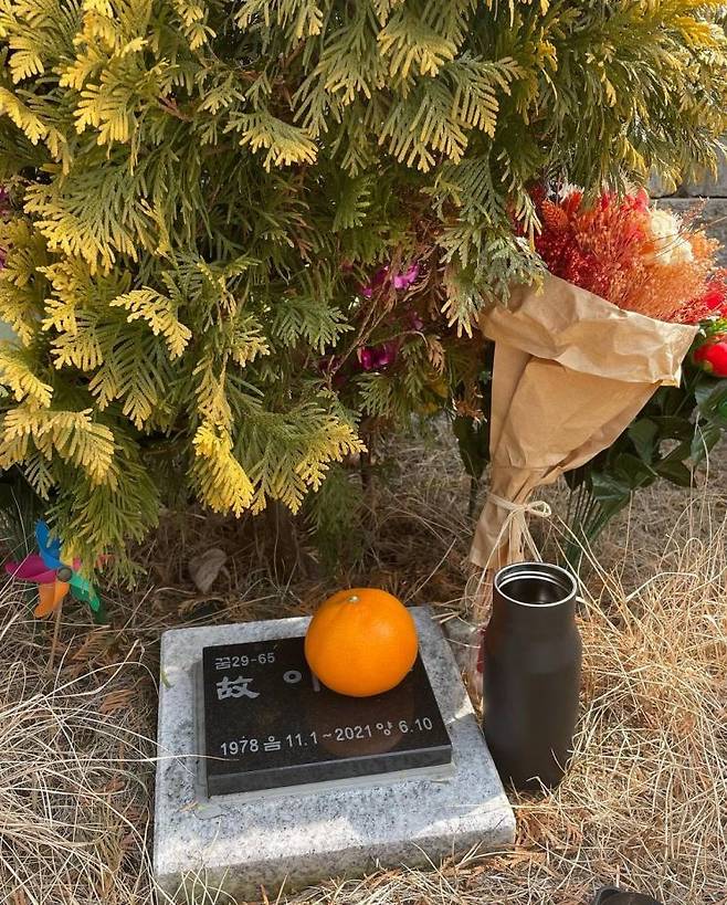 캔디씨의 파트너 A씨는 2021년 6월 세상을 떠났다. A씨의 묘. [이미지제공=캔디]