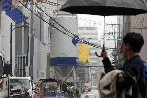 공사현장에서 특수형태 근로종사자를 사용하는 경우에도 '중대재해 처벌 등에 관한 법률'에 따른 안전보건 확보의무 차원의 조치를 충실히 이행해야 한다는 의견이 제기됐다. /사진=뉴스1