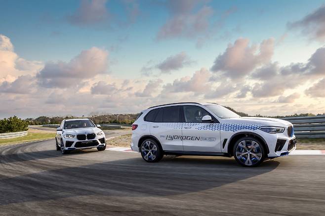 BMW 코리아가 인천 영종도 드라이빙 센터에서 'BMW iX5 하이드로젠 데이'를 열었다. /사진=BMW 코리아