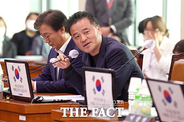 임종성 더불어민주당 의원은 자신의 배우자가 보유하고 있는 비상장주식을 재산 내역에 신고하지 않은 것으로 확인됐다. 임 의원은 재산 누락을 인정하면서도 주식의 존재 자체를 몰랐다는 입장이다. /남용희 기자