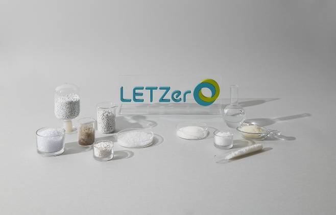 LG화학이 친환경 사업 확대에 나선다. 사진은 LG화학 친환경 브랜드 ‘LETZero’가 적용된 친환경 소재 제품. /사진=LG화학 제공