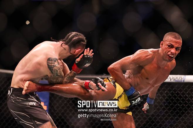 ▲ 에드손 바르보자는 빌리 콰란틸로를 꺾은 뒤 정찬성과 대결 가능성도 있다고 밝혔다.