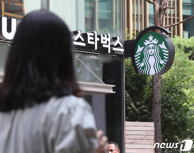 사진은 28일 서울 시내의 스타벅스 매장. 2022.7.28/뉴스1 ⓒ News1 이성철 기자