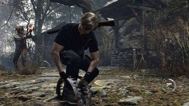 덫에 걸린 레온의 뒤에는 공포의 빵봉지가...