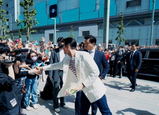 11일 도쿄 긴자 거리는 현빈을 보기 위해 1천여명이 몰렸다. 사진 ㅣVAST엔터테인먼트