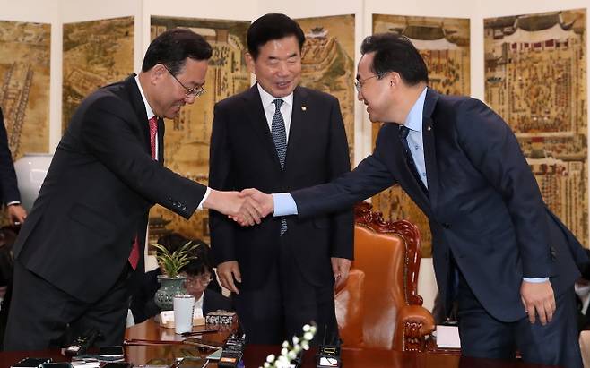 거대양당은 지난해 민생을 위한 중점 법안을 발표했는데, 양당이 공통적으로 내놓은 법안마저도 처리하지 않았다.[사진=뉴시스]