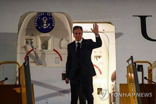 하노이 노이바이 국제공항에 도착한 토니 블링컨 미 국무장관 [AFP=연합뉴스. 재판매 및 DB 금지]
