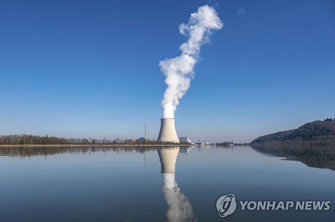 마지막으로 가동중인 독일 이자르2 원전 [dpa via AP 연합뉴스 자료사진. 재판매 및 DB 금지]