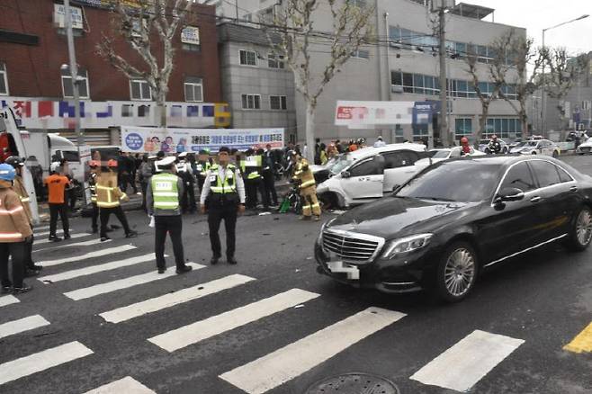 사고가 발생한 서울 관악구 신림동 간선도로의 모습. (사진=관악소방서 제공)