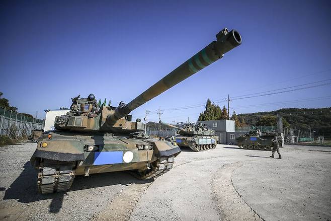 경기도 여주시 일대에서 K2 전차가 훈련을 위해 대기하고 있다. 여주=뉴시스