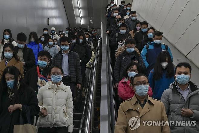 작년 11월 중국 베이징시 지하철역의 모습 [AP 연합뉴스 자료사진]