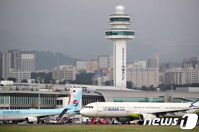 10일 제주국제공항 관제탑 모습. /뉴스1 ⓒ News1