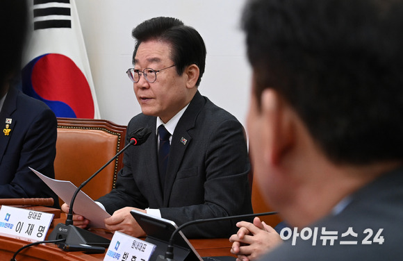 이재명 더불어민주당 대표가 17일 오전 서울 여의도 국회에서 열린 최고위원회의에서 모두발언을 하고 있다. [사진=김성진 기자]