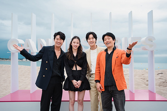 From left, actors Jin Seon-kyu, Jeon Jong-seo, Chang Ryul and director Lee Chung-hyun pose for a photo in Cannes, France on Sunday. [TVING]