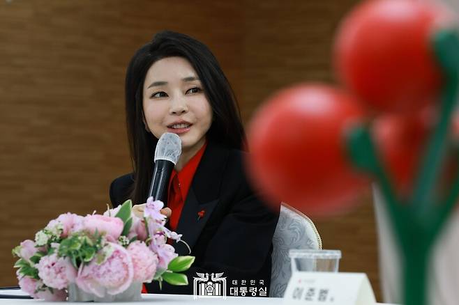 ▲김건희 여사가 지난 11일 사회복지공동모금회 명예회장 추대식 및 나눔실천 기부자 간담회에 참석해 발언하고 있다. 사진=대통령실