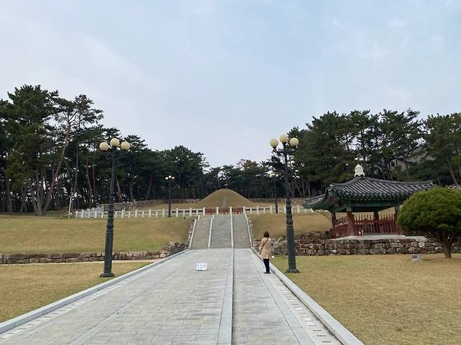 수로왕릉에서 걸어서 15분 거리에 위치한 수로왕비릉 / 사진=홍지연 여행+ 기자