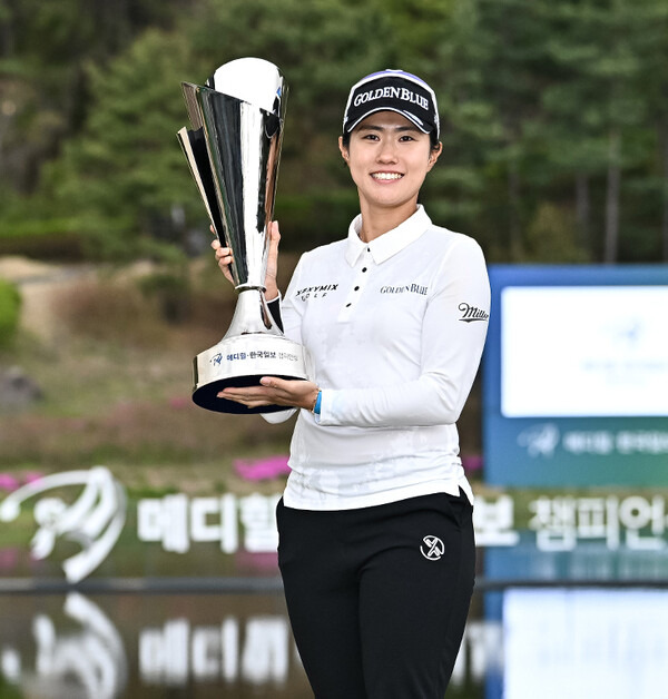 2023년 한국여자프로골프(KLPGA) 투어 메디힐·한국일보 챔피언십 우승을 차지한 이주미 프로. 사진제공=KLPGA