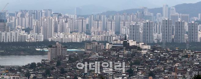 [이데일리 방인권 기자] 서울 남산에서 바라본 서울 시내 아파트 단지 모습.