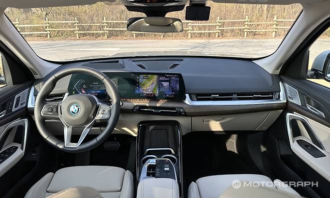BMW iX1 실내