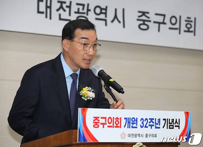 지난 14일 김광신 중구청장이 중구청 대회의실에서 열린 중구의회 개원 32주년 기념식에서 축사를 하고 있다. /뉴스1 ⓒ News1 김기태 기자