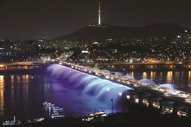 루이비통은 오는 29일 서울 한강 잠수교에서 하우스 최초의 프리폴 패션쇼를 개최한다고 19일 밝혔다.  사진=루이비통, 서울