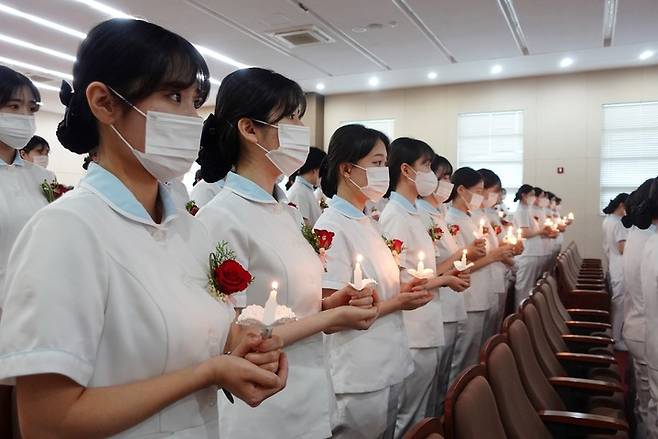 치과위생사 출정 촛불의식 (사진=경운대 제공) *재판매 및 DB 금지
