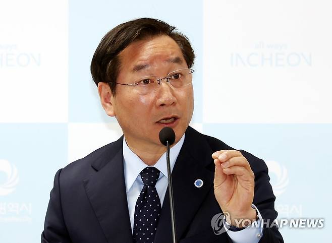 유정복 "전세사기 피해자 대출 이자 지원" (인천=연합뉴스) 윤태현 기자 = 유정복 인천시장이 19일 오전 인천시청에서 전세사기 피해 추가 지원 방안을 발표하고 있다. 2023.4.19 tomatoyoon@yna.co.kr
