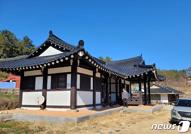 전남 완도군에서는 고금면 일원에 조성된 '귀농·귀어인의 집' 한옥형 1개소, 이동형 주택 2개소 입주자를 모집한다. (완도군 제공)/뉴스1