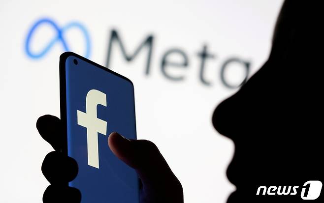 2007년 5월부터 2022년 12월까지 페이스북을 이용한 미국 내 사용자는 8월25일까지 페이스북이 내놓은 7억 2500만 달러(약 9588억원) 집단 소송 합의금을 신청할 수 있다. 2018년 페이스북은 8700만 명의 사용자 정보를 케임브리지 애널리티카와 부적절하게 공유했다고 인정해 소송을 당했다. ⓒ 로이터=뉴스1