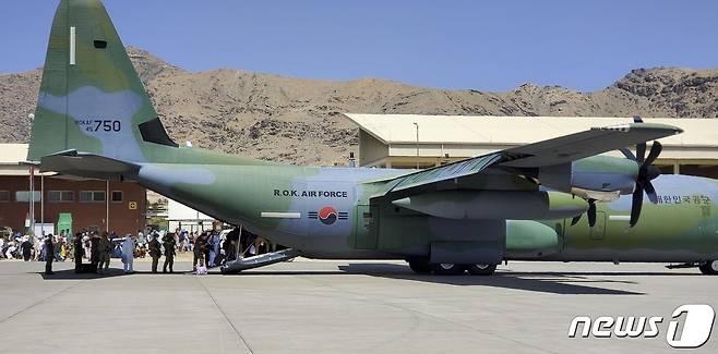 공군 C-130J 수송기. (공군 제공) 2021.8.26/뉴스1