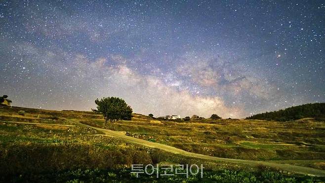 청산도 슬로걷기 축제에 참여하면 아름다운 은하수를 감상할 수 있다. 