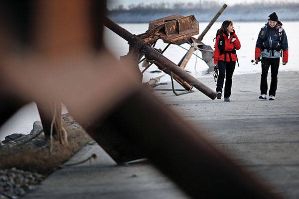 한적한 시골 포구 곳곳에 조용한 평화가 깃들어 있다. 두런두런 대화하며 부담 없이 걷기 좋은 해안길이 끝없이 이어진다.