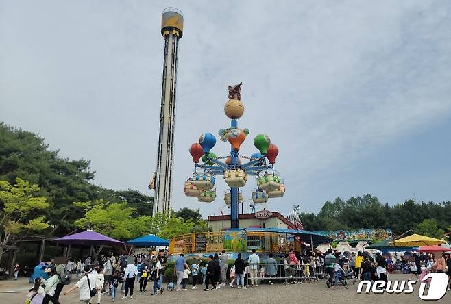 22일 궂은 날씨에도 대전 오월드에 인파가 몰렸다.(오월드 제공)