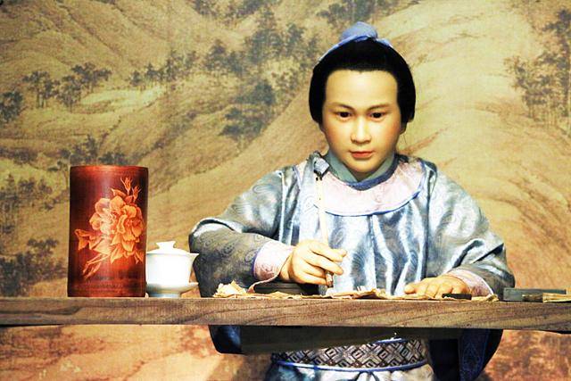 두보의 고향 상원에 전시된 글 쓰는 두보 인형. ⓒ최종명