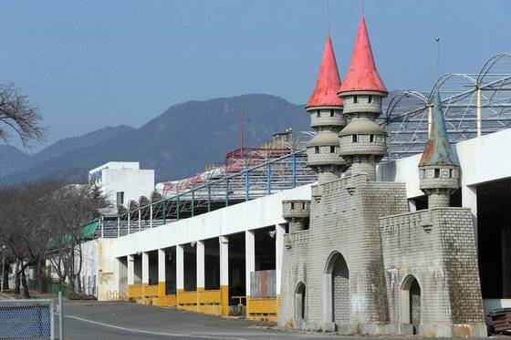 2017년 5월 문을 닫은 후 우리나라 온천 리조트 대명사 '부곡하와이' 2022년 모습. 연합뉴스