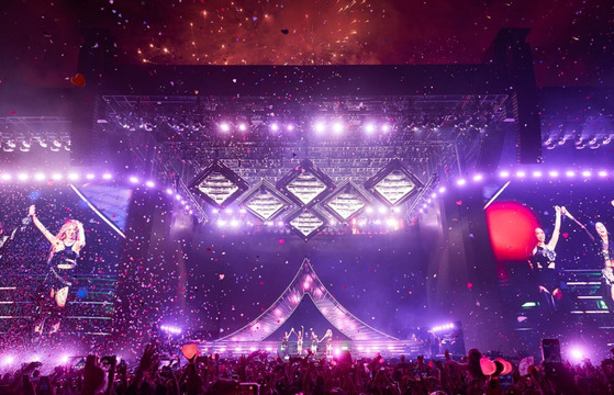 Girl group Blackpink at the Coachella Valley Music and Arts Festival on Sunday [YG ENTERTAINMENT]