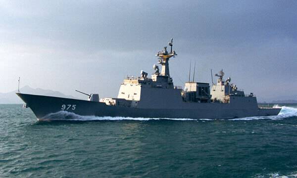 정부는 윤석열 대통령 지시에 따라 북아프리카 수단에 체류 중인 교민의 안전한 탈출 루트 확보를 위해 오만 살랄라항에 있던 청해부대를 수단 인근 해역으로 급파했다. 사진은 교민 탈출 작전에 투입된 청해부대 39진 충무공이순신함. 세계일보 자료사진