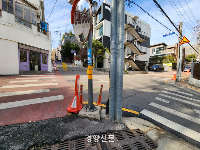 7일 서울 강남구 청담동 언북초등학교 후문 인근 모습. 이 지점에서 지난 2일 언북초 3학년 학생이 음주운전 차량에 치여 숨지는 사고가 발생했다. /박하얀 기자