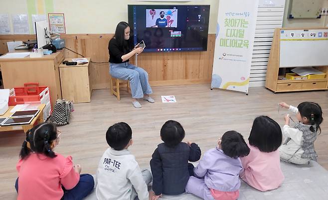 [광주=뉴시스] 광주유아교육진흥원 '찾아가는 특별체험-디지털·미디어 교육'. 광주시교육청 제공 *재판매 및 DB 금지