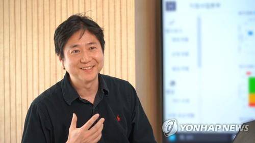 옥형석 혜움랩스 대표가 지난 17일 세무 서비스의 질을 높이는 협업형 AI 기술에 관해 설명하고 있다.