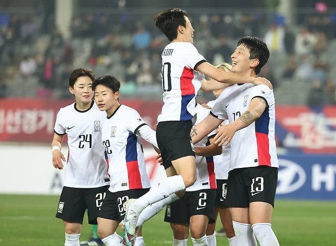 11일 잠비아와의 친선전을 치른 한국 여자축구대표팀 사진=연합뉴스