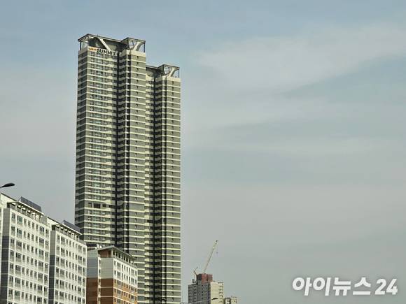 광주광역시에서는 입주 예정 물량이 줄어들면서 거래가 회복되고 있다는 소식이 전해져 오고 있다. 사진은 광천동 일대 아파트 단지 전경. [사진=김서온 기자]